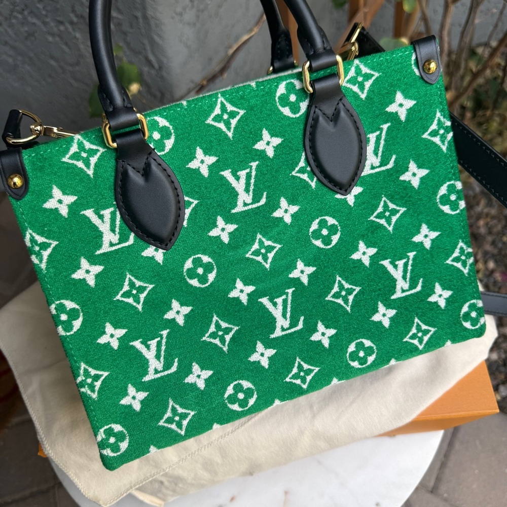 Louis Vuitton Monogram Velvet OnTheGo PM - Picture 5 of 16